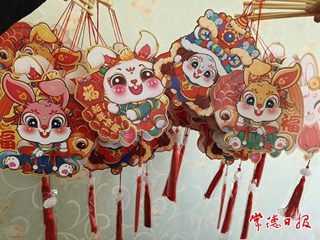 【社会】元宵佳节将至 常德花灯应节热卖