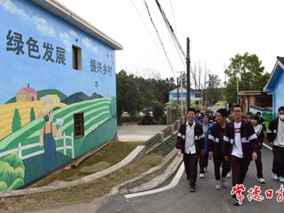 【摄影报道】学雷锋 干农活 追寻红色足迹 常德市一中师生社会实践活动丰富多彩
