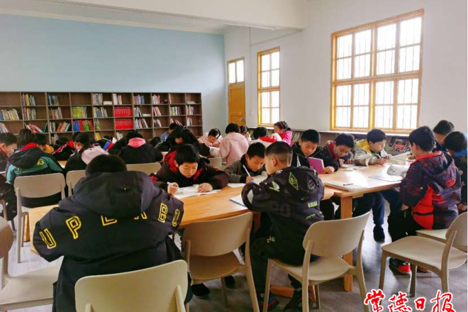 【文化】校友洒书香 温暖山里娃