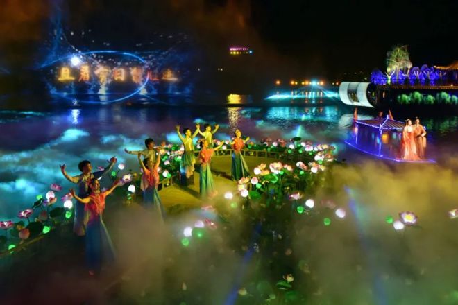 【“五一”假期】山水间享美景 光影秀再现神话传说