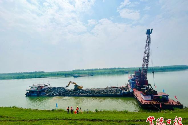 【图片新闻】洞庭湖重点垸堤防加固工程建设正酣