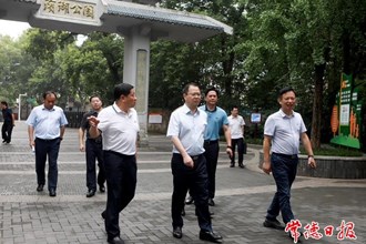 周振宇调研市中心城区园林绿化工作时指出：增绿提质 打造中心城区亮点景观