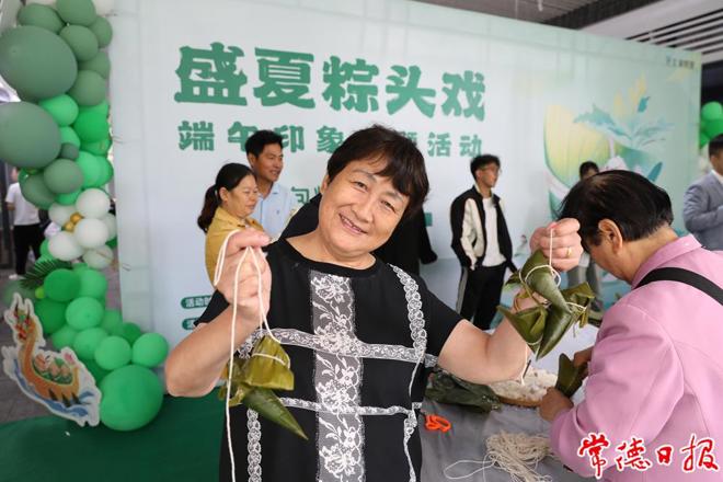 【摄影报道】小区举办包粽子大赛，男女老少大显身手
