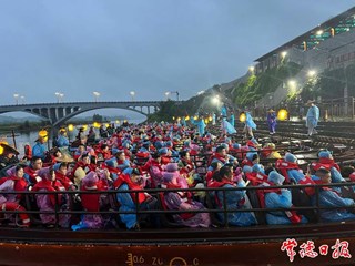 【社会】端午小长假 大型溪流漫游实景演出《桃花源记》人气火爆