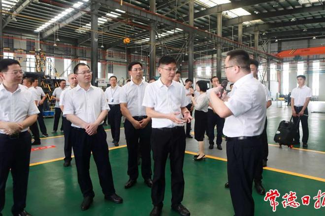 全市“创新突破产业突围”流动现场会暨指挥部第二次全体会议拉开帷幕