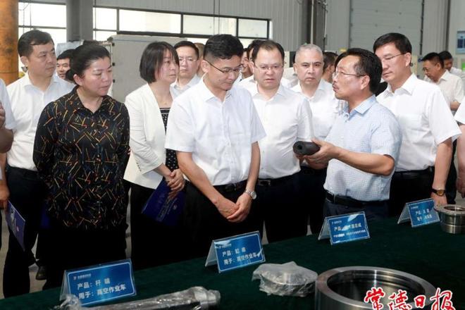 曹志强在全市“创新突破产业突围”流动现场会暨指挥部第二次全体会议上强调：全面实施创新突破产业突围 加快推动高质量发展