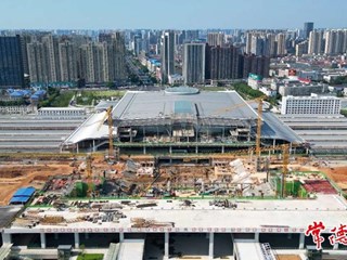 【摄影报道】战高温，斗酷暑！常德火车站二期工程建设如火如荼