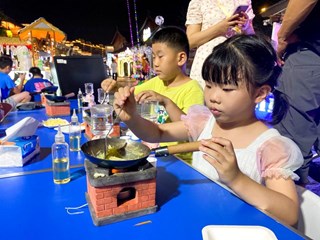 【社会】常德河街亲子下厨增强孩子动手能力