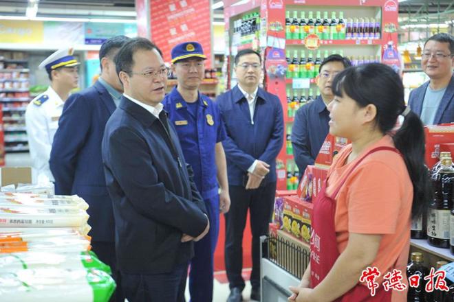 周振宇督导检查安全生产和市场保供等工作：落实各方责任 加强值班值守 确保社会大局安全和谐稳定