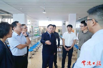 市领导开展落实食品安全“两个责任”督导