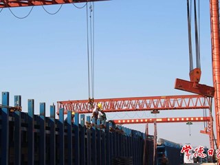 秋高气爽好施工 高速公路建设忙
