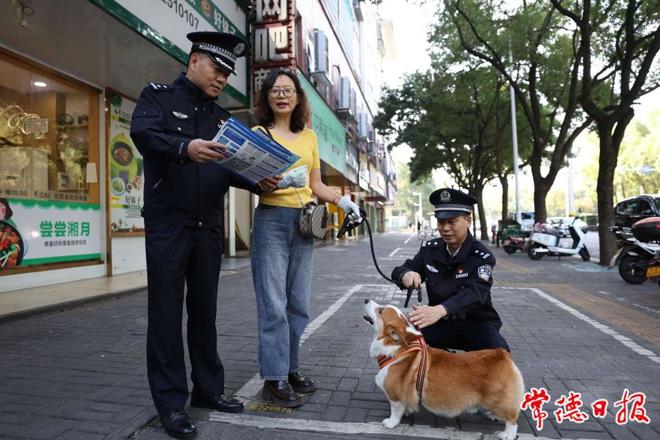 【摄影报道】武陵公安芷兰派出所民警加强文明养犬宣传