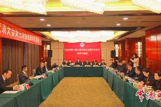 曹志强参加津市代表团审议