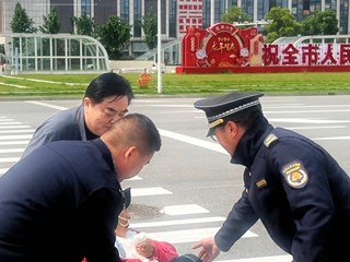 海报｜五一我在岗 常德城管人用坚守诠释“劳动最光荣”