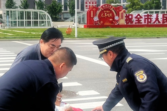 海报｜五一我在岗 常德城管人用坚守诠释“劳动最光荣”