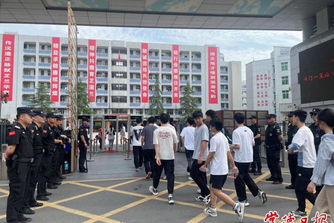 【教育】2024年高考鸣哨开考，常德2.96万名考生奔赴考场