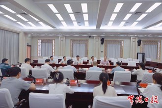罗毅君参加基层党组织党纪学习教育座谈会
