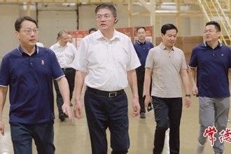 罗毅君调研烟草产业发展