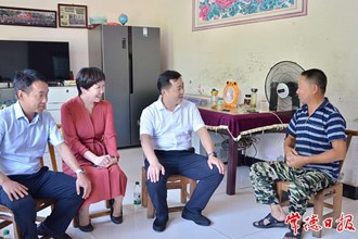 市领导八一建军节前夕走访慰问退役军人
