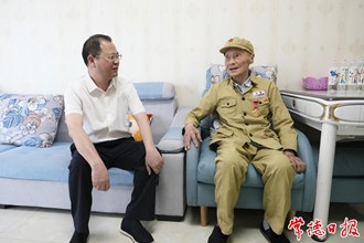 周振宇八一建军节前夕看望慰问退役军人