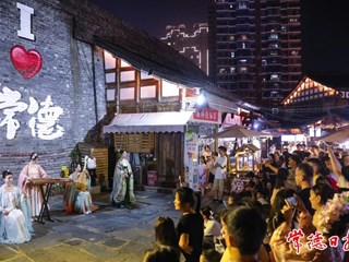 【文旅】常德河街掀起国风民乐巡游热潮 市民游客收获特别惊喜