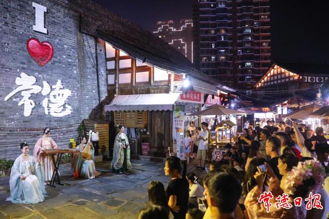 【文旅】常德河街掀起国风民乐巡游热潮 市民游客收获特别惊喜