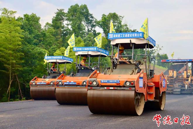 【组图】抢抓黄金施工期 益常高速扩容工程建设开启“加速度”