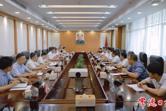 罗毅君与中铁十二局集团党委书记、董事长李天胜一行座谈