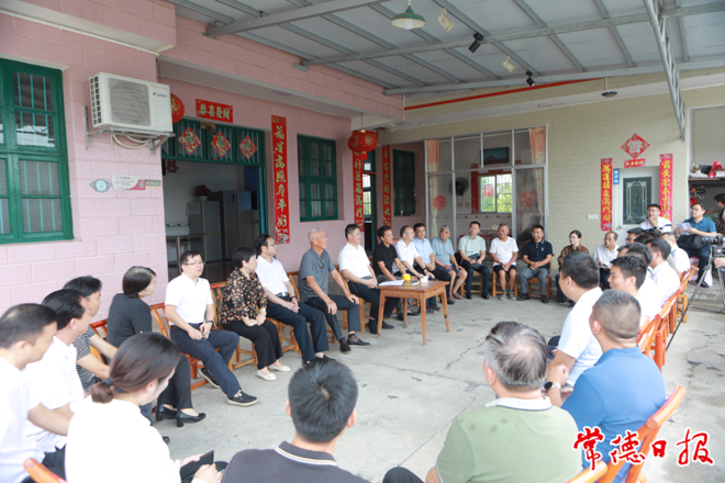 罗毅君在鼎城区谢家铺镇宣讲党的二十届三中全会精神并开展调研