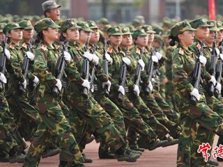 【教育】搭建模拟战场，演练战场救护 常德职业技术学院军训展演“动真格”
