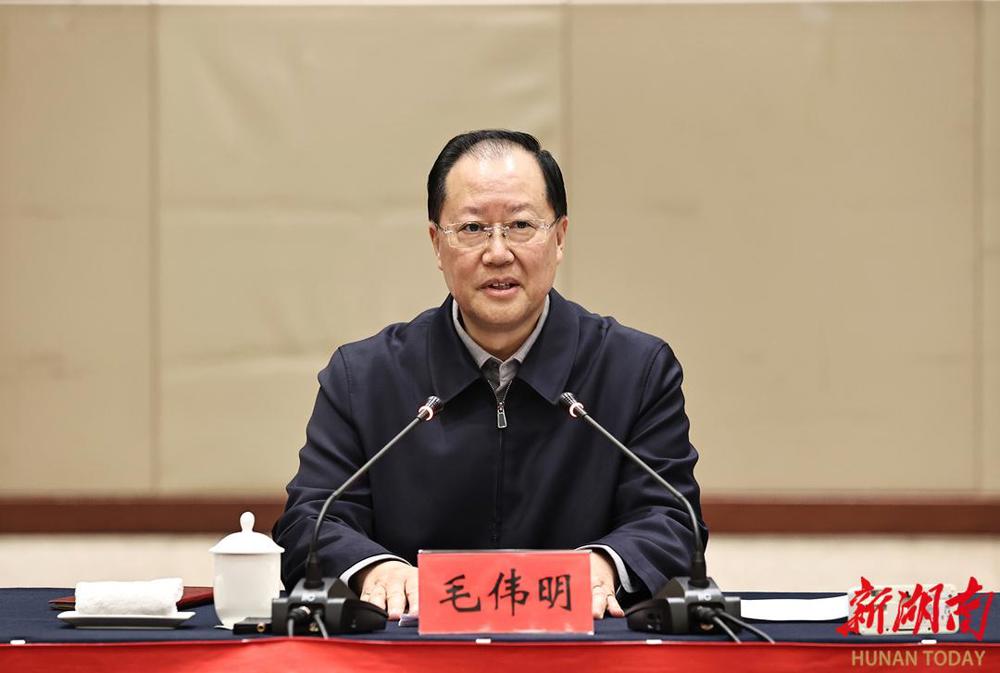 毛伟明主持召开调研座谈会并讲话
