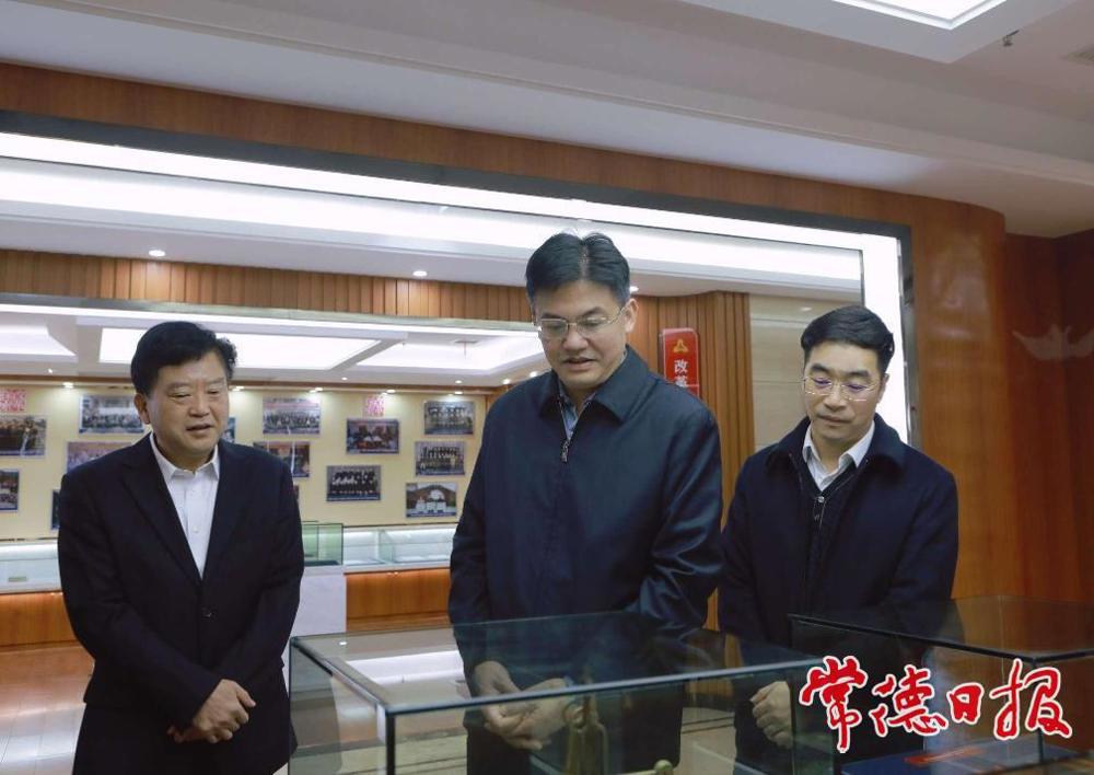 市委书记罗毅君在中国人民银行常德市分行调研