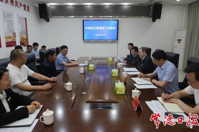 周振宇在汉寿县下沉接访