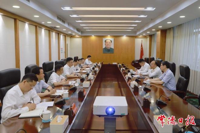 罗毅君与深圳理工大学党委书记朱迪俭座谈