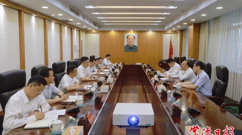 罗毅君与深圳理工大学党委书记朱迪俭座谈