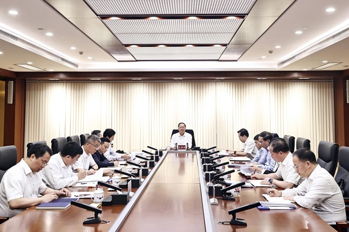 毛伟明在省数据局调研
