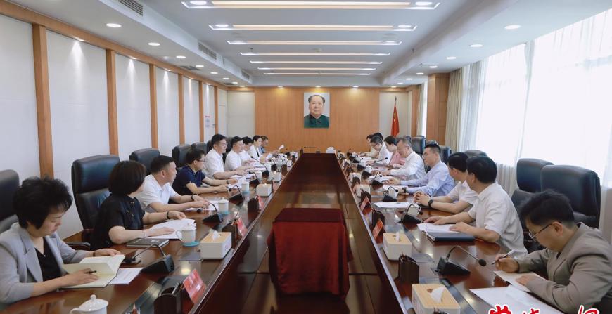 罗毅君与湖南电信万鹏一行座谈