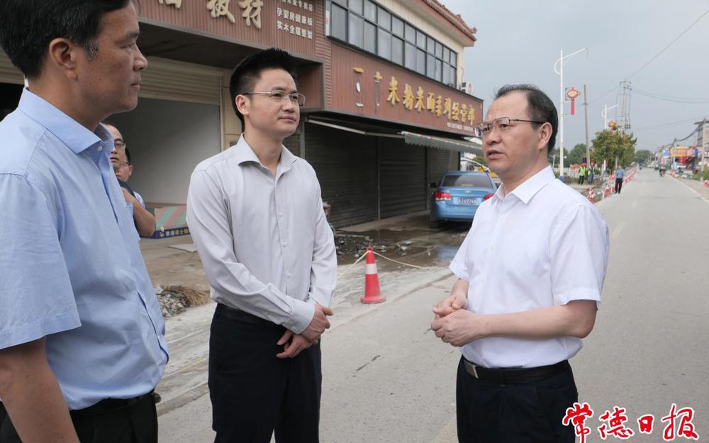 周振宇在武陵区芦荻山乡调研督导时强调：全力以赴推进居民用水管网改造