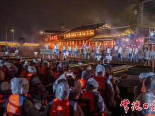 【摄影报道】小雨难挡热情！《常德往事》实景演出引燃端午