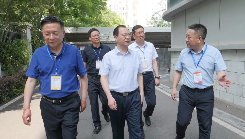 周振宇带队巡视检查高考考务工作