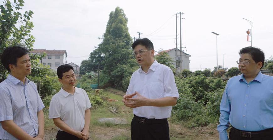 罗毅君在武陵区芦荻山乡调研督导时强调：切实把好事、实事办到群众心坎上