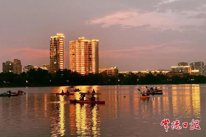 【组图】穿紫河：晚霞映水 轻舟入画
