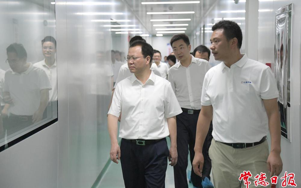 ​周振宇在全市项目建设调度会上强调：推动重大项目建设提速提效 巩固经济回升向好势头
