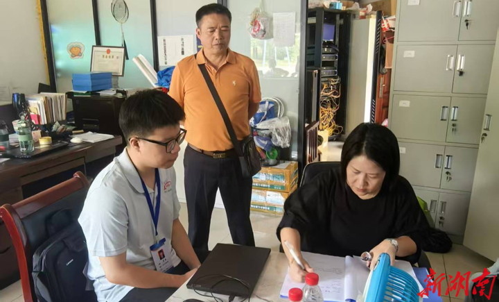 汉寿县：上门代办化解证照逾期风险