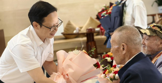 湖南省退役军人事务厅看望参加抗战胜利80周年纪念活动代表
