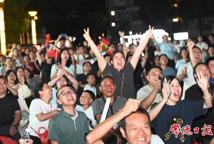 “湘超”热潮点燃常德河街夜