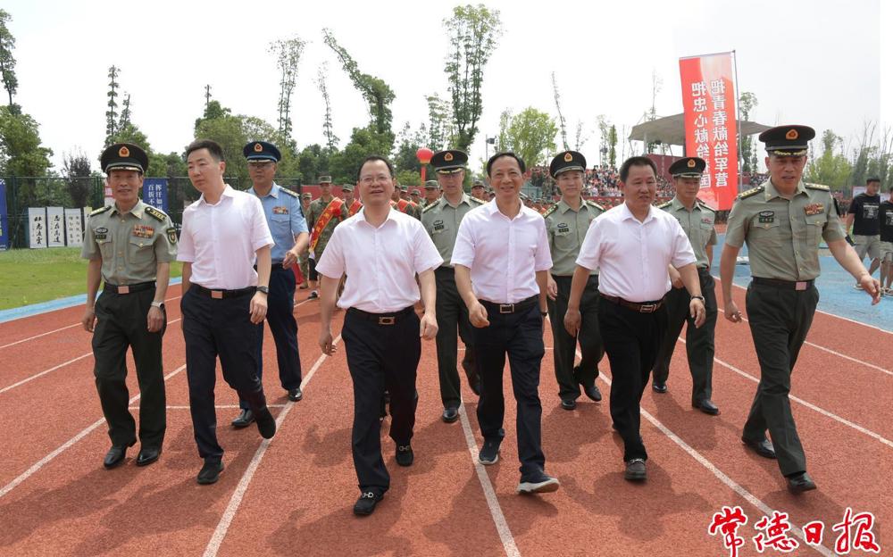 常德举行2025年下半年新兵欢送仪式