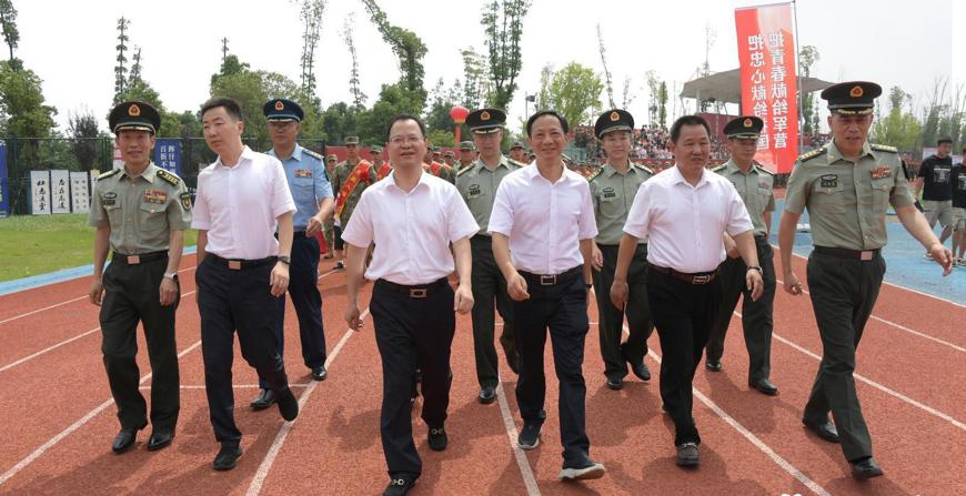 常德举行2025年下半年新兵欢送仪式