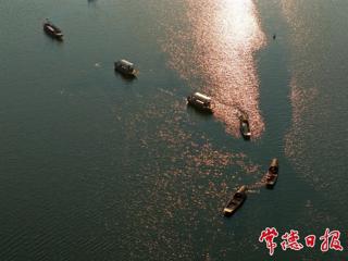【组图】晚霞如梦穿紫河 且看轻舟入画来