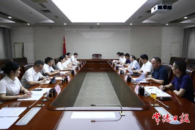 周振宇会见长沙银行张曼一行